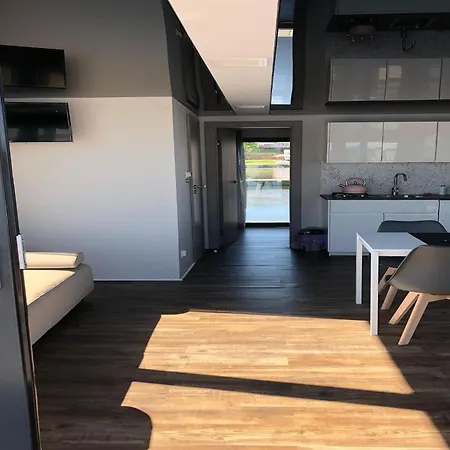 Houseboat In 보트호텔 *
