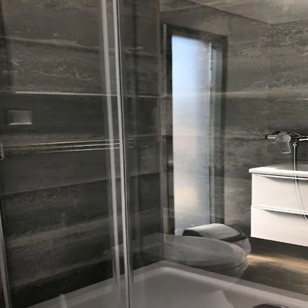 Houseboat In * 카미엔 포모르스키