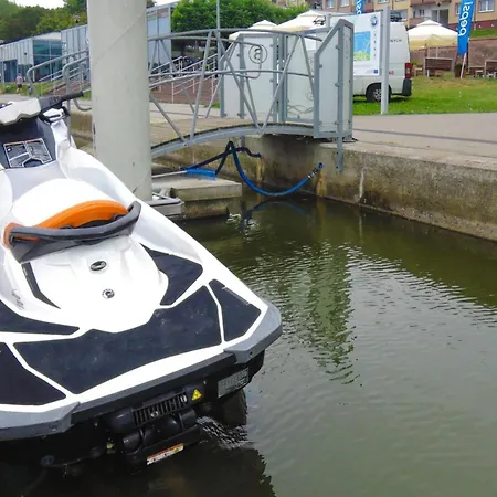보트호텔 Houseboat In