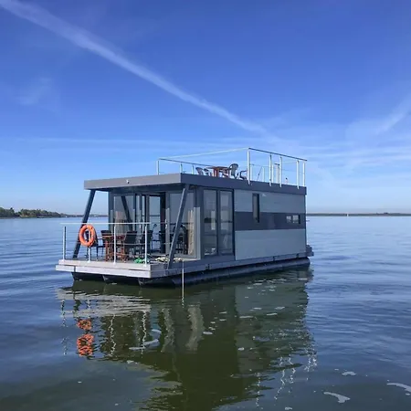 Houseboat In 보트호텔